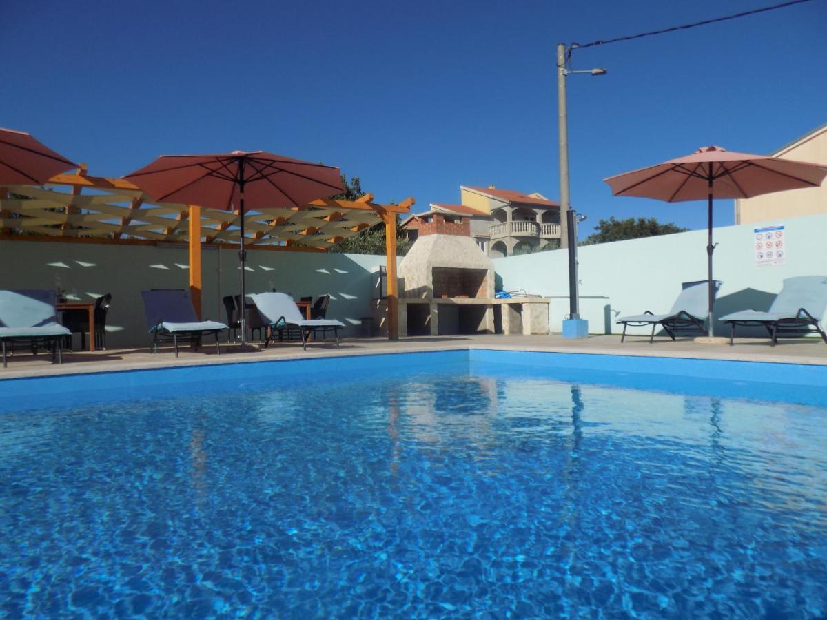 Apartmani Galic Maslenica Buitenkant foto