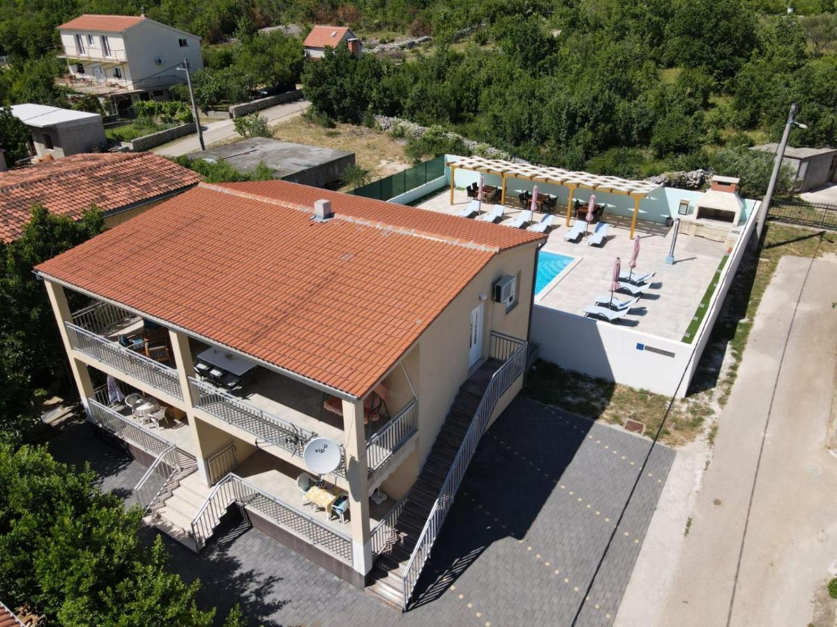 Apartmani Galic Maslenica Buitenkant foto