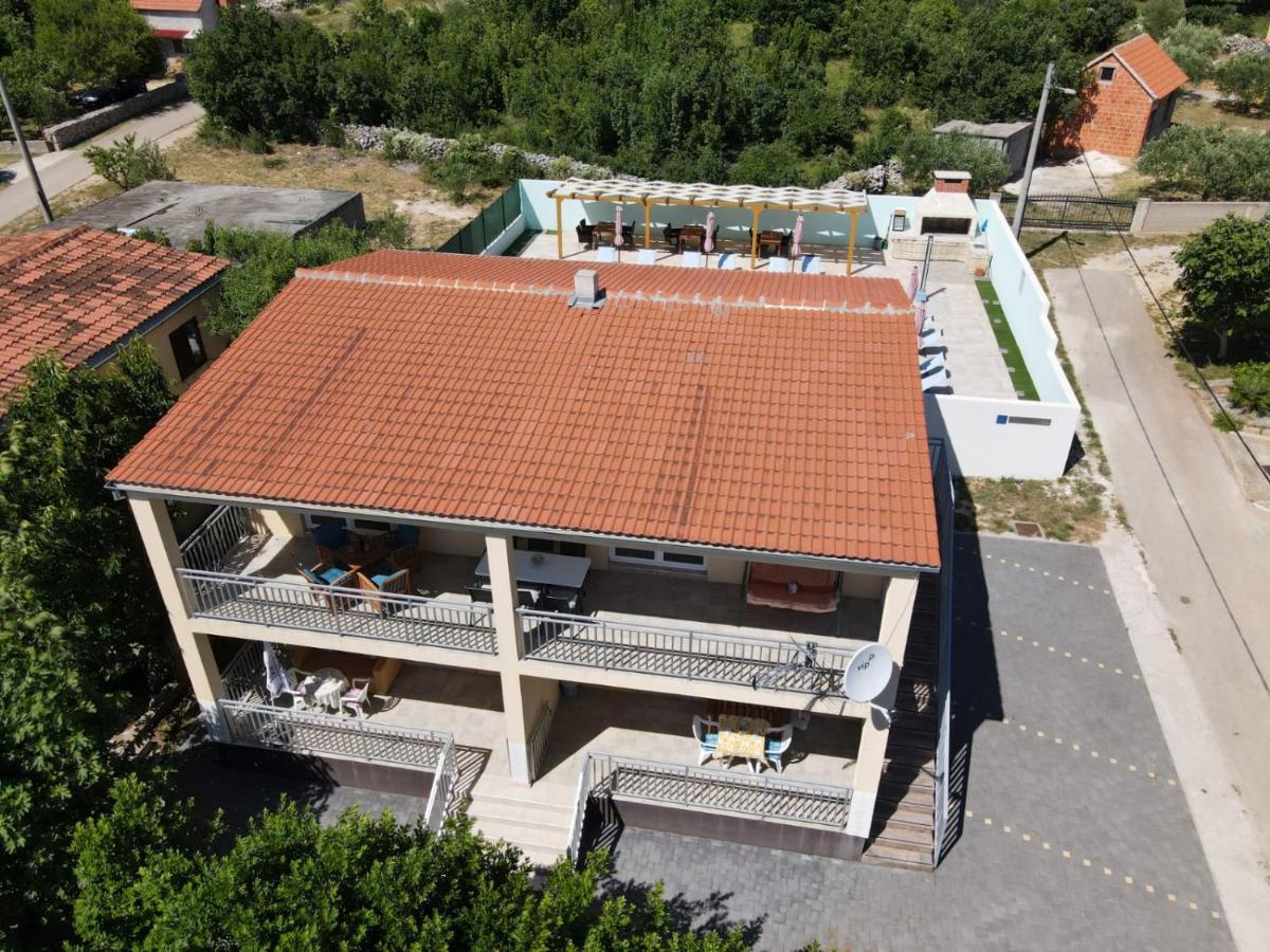Apartmani Galic Maslenica Buitenkant foto