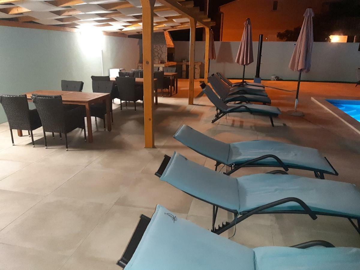 Apartmani Galic Maslenica Buitenkant foto