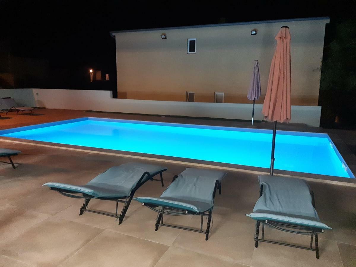 Apartmani Galic Maslenica Buitenkant foto