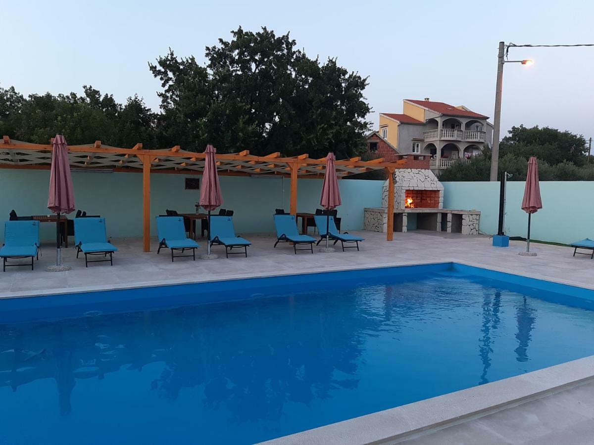 Apartmani Galic Maslenica Buitenkant foto