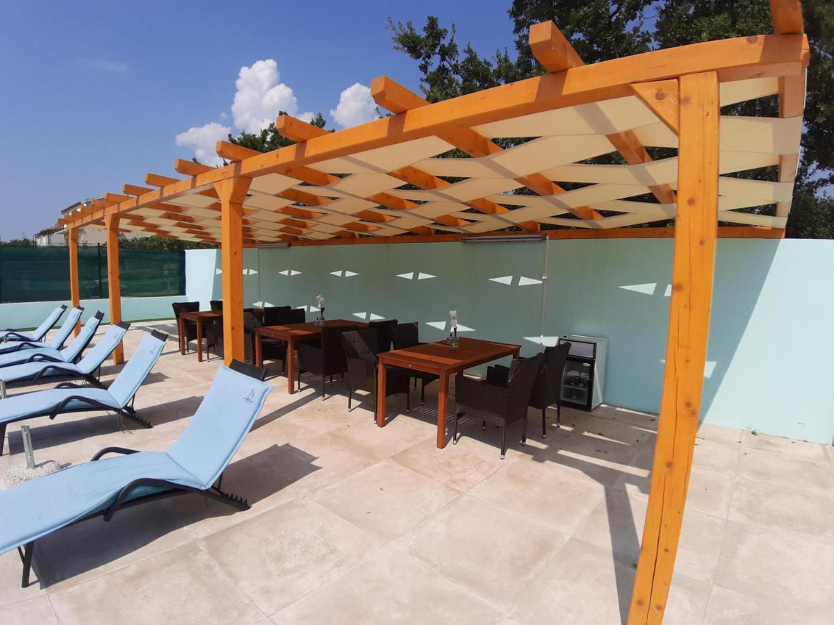 Apartmani Galic Maslenica Buitenkant foto